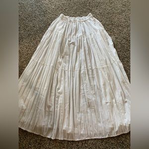 Maxi white skirt